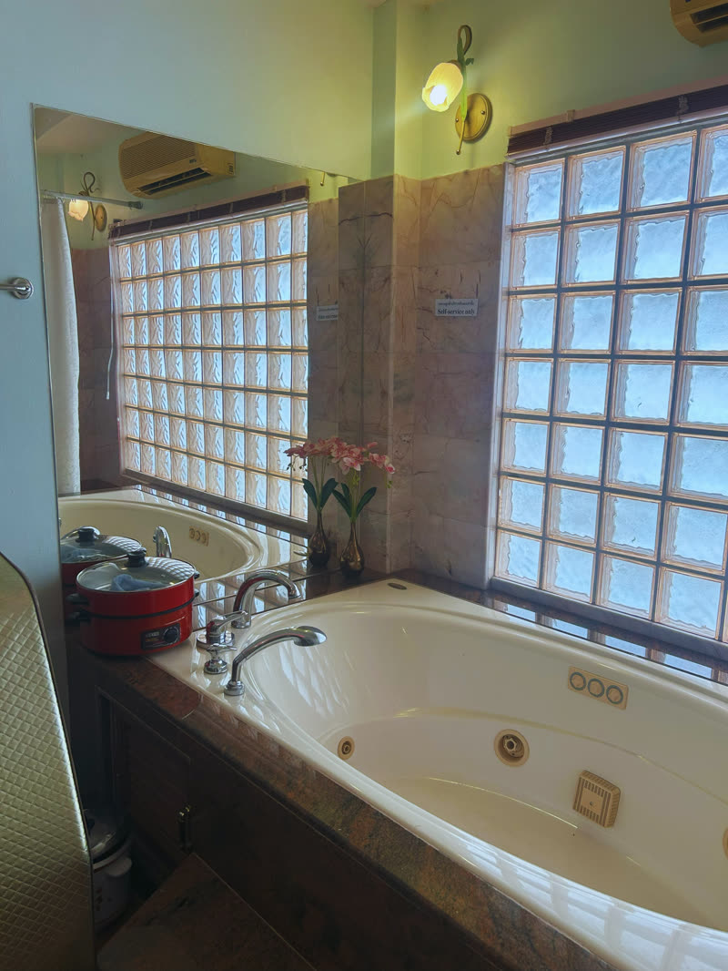 Jacuzzi bath at Ranchuan Thai Massage Khon Kaen